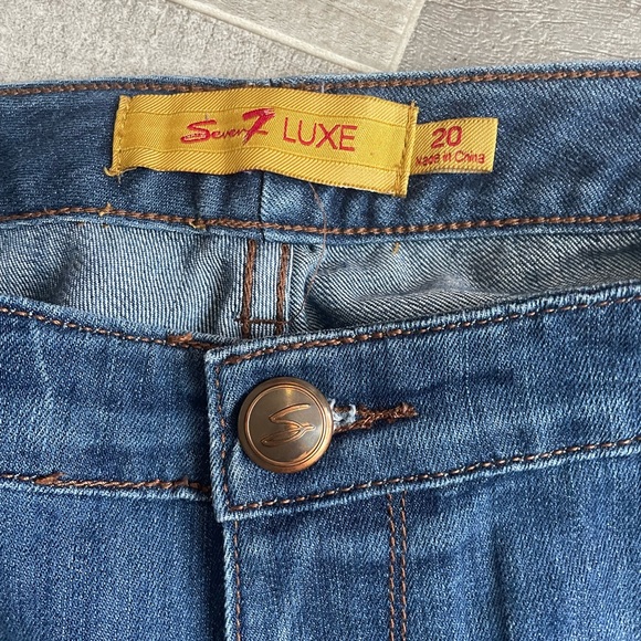 Seven7 Luxe Jeans Classic Straight Women Size 20 Blue Embroidery - Picture 2 of 4
